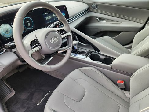 Certified 2025 Hyundai Elantra SEL image 8