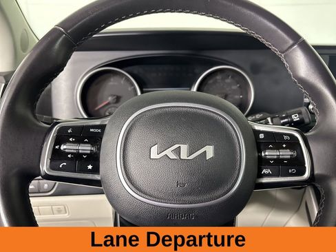 Used 2024 Kia Carnival LX image 12