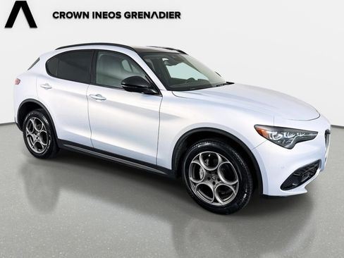 Used 2025 Alfa Romeo Stelvio Sprint AWD/4WD image 3