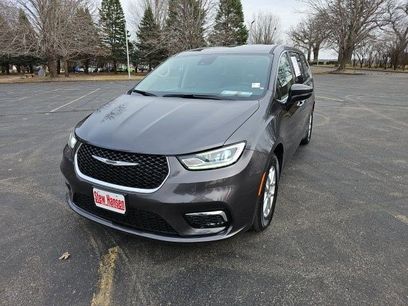 Used 2023 Chrysler Pacifica Touring-L