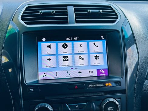 Used 2017 Ford Explorer XLT w/ Equipment Group 202A image 28