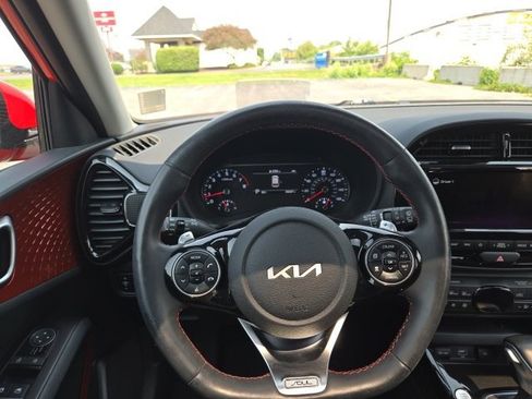 Used 2022 Kia Soul Turbo image 16