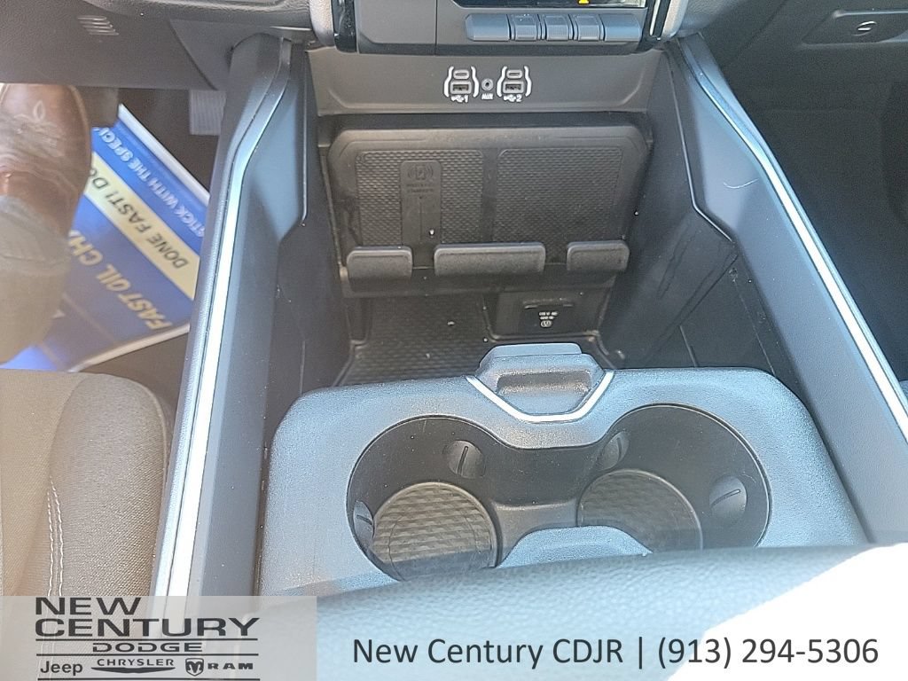Used 2025 RAM 1500 Big Horn AWD/4WD image 13