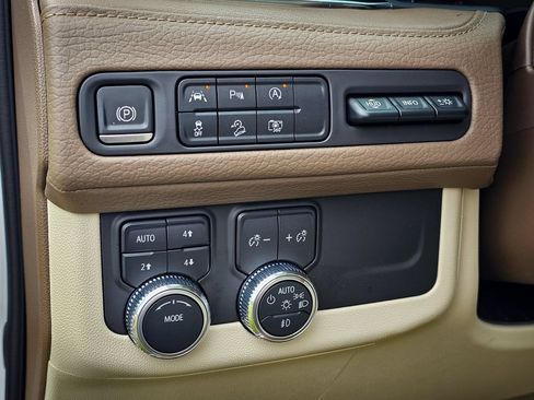 Used 2023 GMC Yukon Denali AWD/4WD image 14