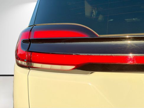 Used 2022 Chrysler Pacifica Limited image 10