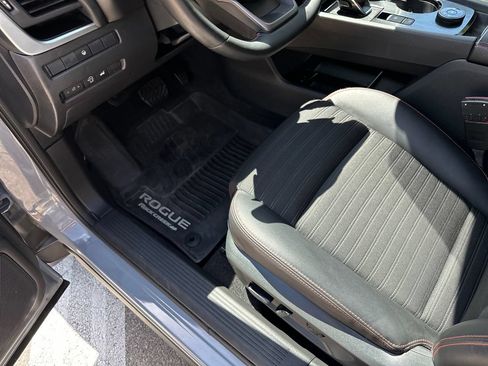 Used 2025 Nissan Rogue SV AWD/4WD image 21