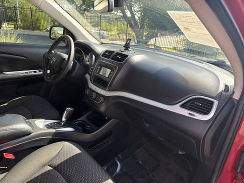 Used 2020 Dodge Journey SE FWD image 40