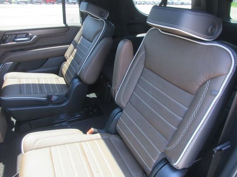 New 2026 GMC Yukon XL Denali Ultimate AWD/4WD image 12