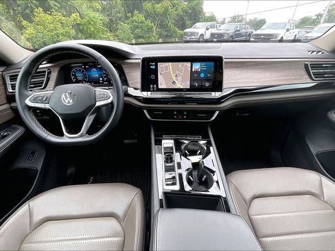 Used 2025 Volkswagen Atlas SEL AWD/4WD image 15