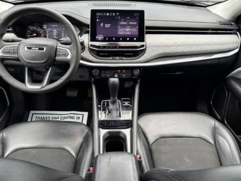 Used 2022 Jeep Compass Latitude FWD image 12