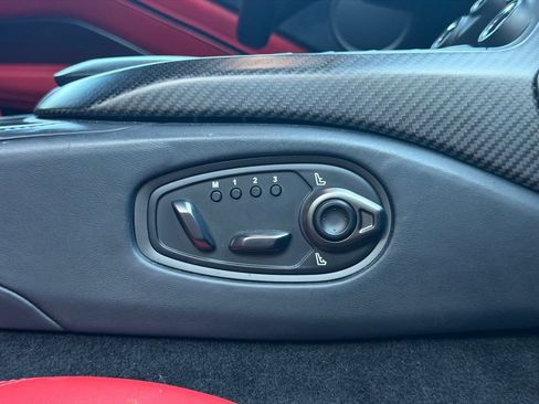 Used 2022 Aston Martin V8 Vantage Coupe RWD image 38