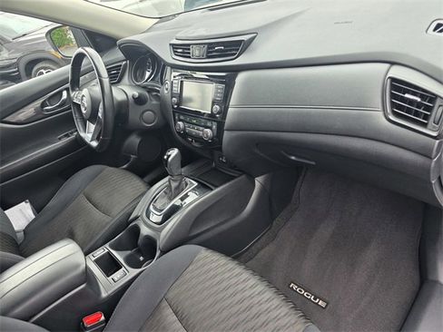 Used 2018 Nissan Rogue SV w/ Premium Package image 22