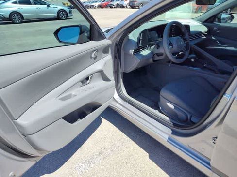 New 2026 Hyundai Elantra SE FWD image 10