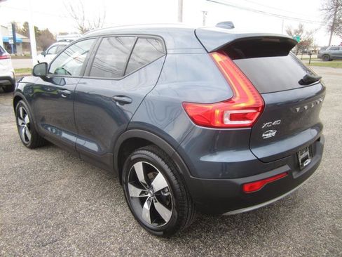 Used 2021 Volvo XC40 T5 Momentum image 6