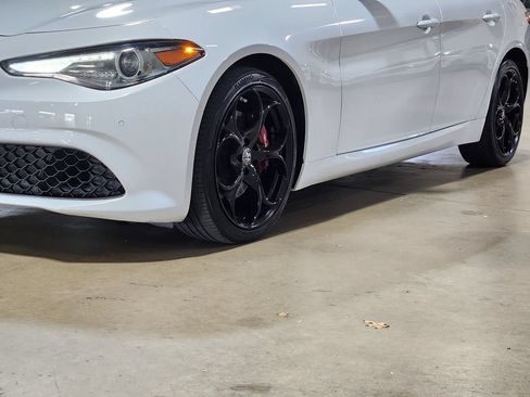 Used 2019 Alfa Romeo Giulia AWD w/ Quick Order Package 22J Sport image 17