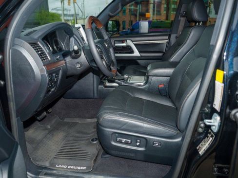 Used 2020 Toyota Land Cruiser Heritage Edition image 9