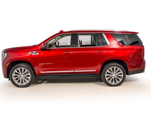 Used 2023 GMC Yukon Denali w/ Denali Reserve Package image 3