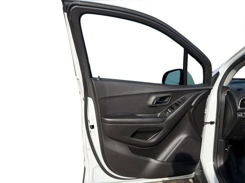 Used 2022 Chevrolet Trax LT w/ Sport Edition image 20