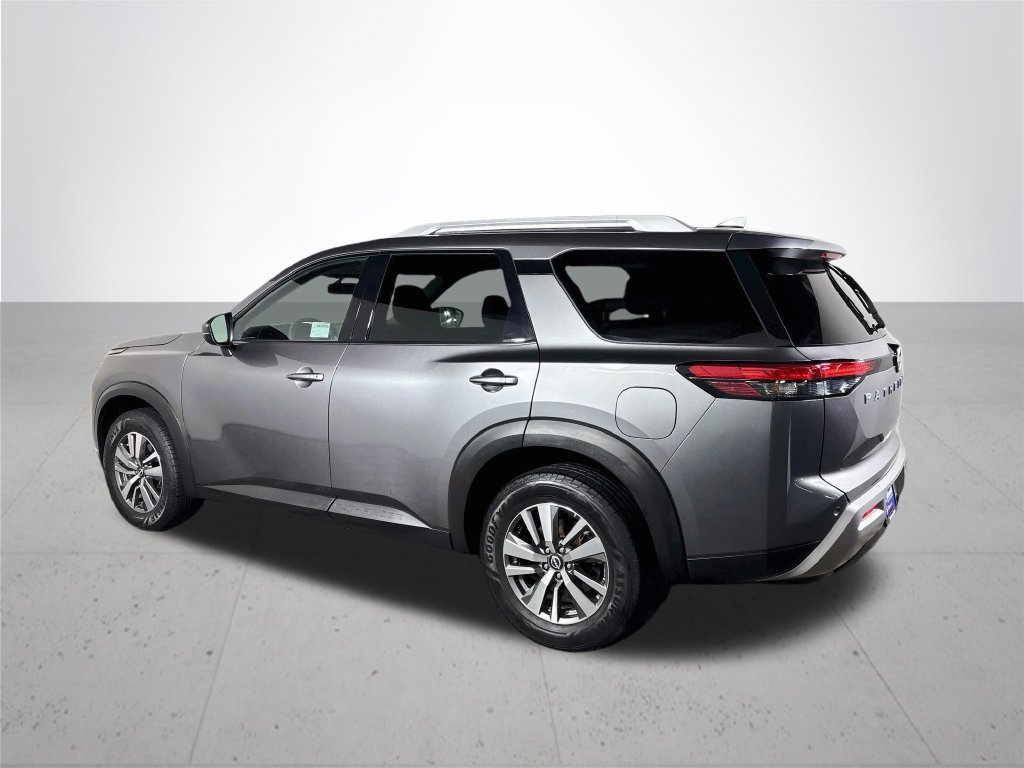 Used 2022 Nissan Pathfinder SL AWD/4WD image 8
