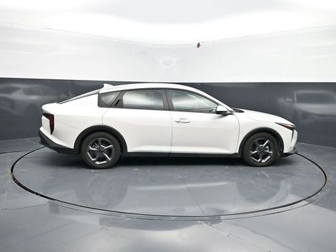 Used 2025 Kia K4 LXS image 11