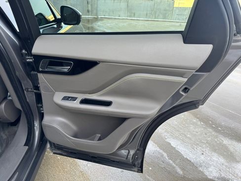 Used 2017 Jaguar F-PACE R-Sport image 30