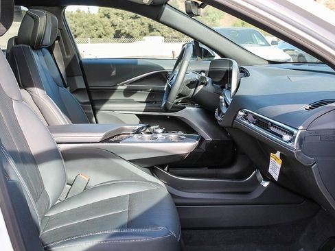 Used 2025 Cadillac Lyriq Sport image 19