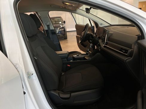 Used 2025 Kia Sportage LX FWD image 36