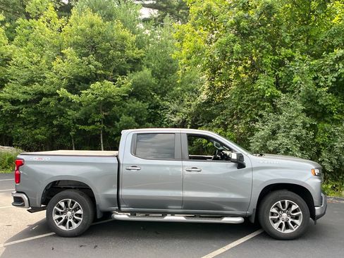 Used 2022 Chevrolet Silverado 1500 LT AWD/4WD image 6