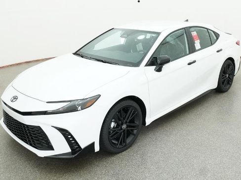 New 2026 Toyota Camry Hybrid image 1
