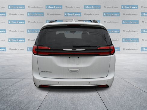 Used 2021 Chrysler Pacifica Touring w/ Cold Weather Group image 6