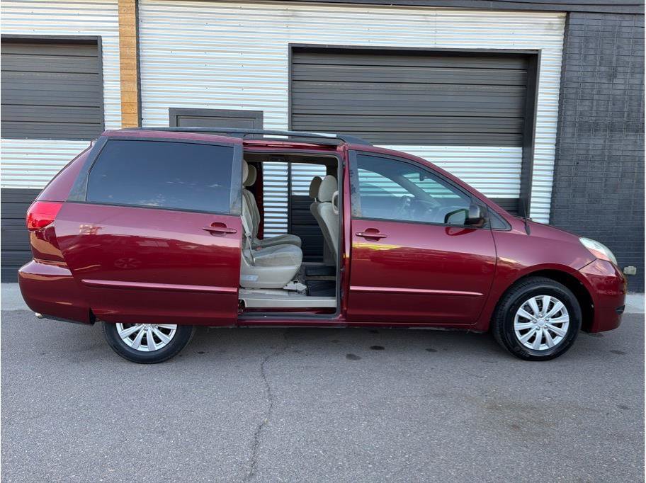 Used 2009 Toyota Sienna CE FWD image 11