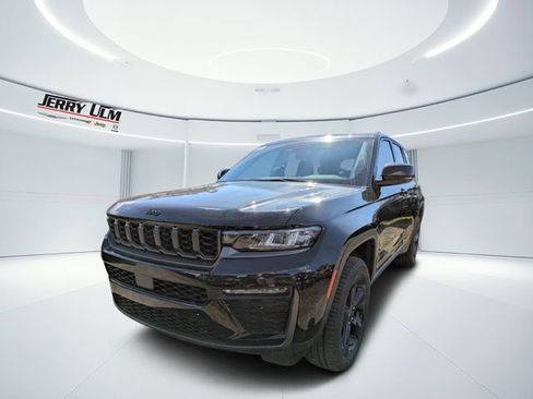 New 2026 Jeep Grand Cherokee Limited w/ Limited Altitude Package image 5