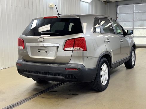 Used 2011 Kia Sorento LX image 5