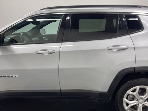 Used 2024 Jeep Compass Latitude AWD/4WD image 13