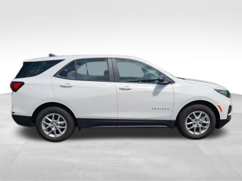 Used 2024 Chevrolet Equinox LS FWD image 2