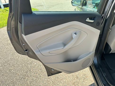 Used 2017 Ford C-MAX Titanium w/ Interior Protection Package FWD image 17