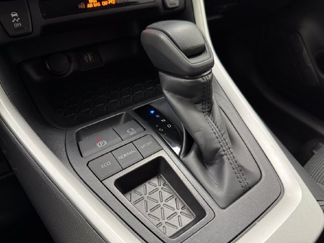 Used 2025 Toyota RAV4 LE FWD image 20