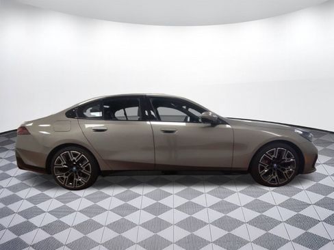 Used 2025 BMW i5 xDrive40 image 7