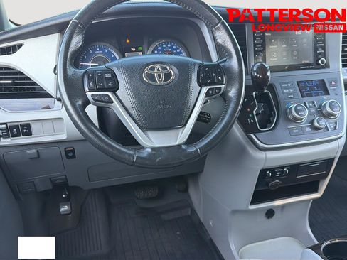 Used 2020 Toyota Sienna XLE w/ XLE Navigation Package FWD image 19
