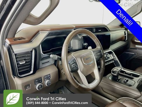Used 2023 GMC Sierra 1500 Denali AWD/4WD image 3