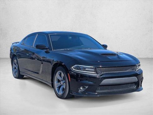 Used 2016 Dodge Charger SXT image 3