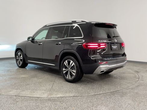 Used 2026 Mercedes-Benz GLB 250 image 2