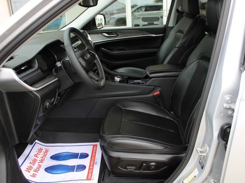 Certified 2023 Jeep Grand Cherokee L Limited image 12