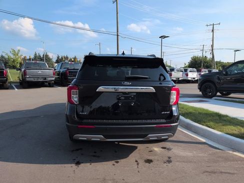 Certified 2023 Ford Explorer XLT w/ Equipment Group 202A AWD/4WD image 4
