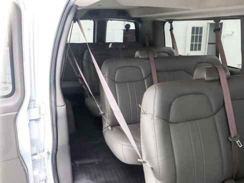 Used 2017 Chevrolet Express 3500 LS RWD image 14