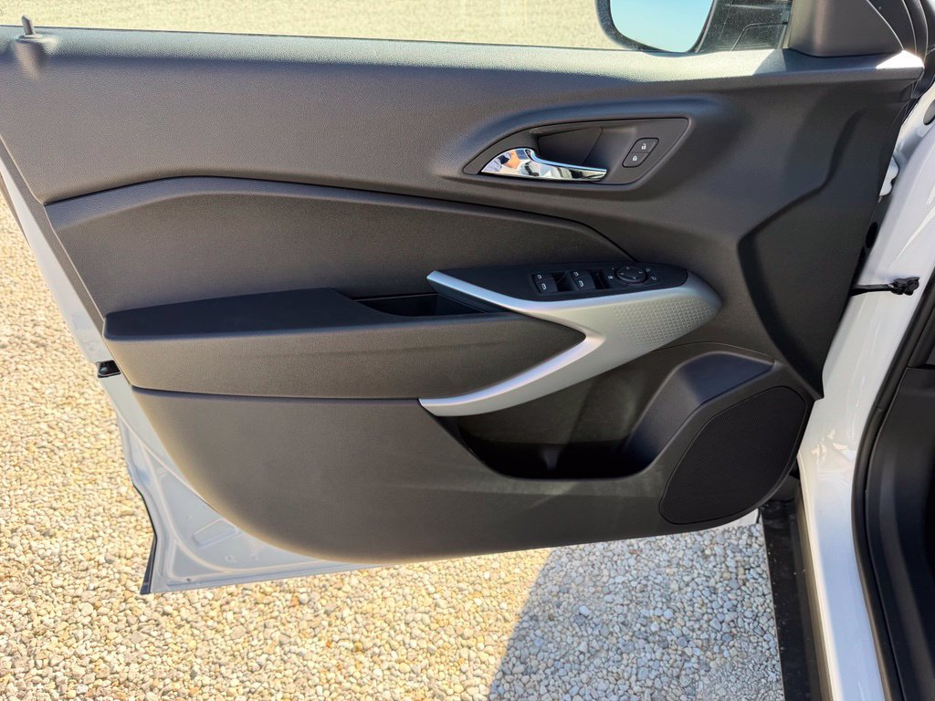 New 2026 Chevrolet Trax RS w/ Sunroof Package FWD image 9