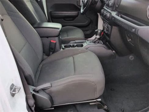 Used 2018 Jeep Wrangler Unlimited Sport S image 27