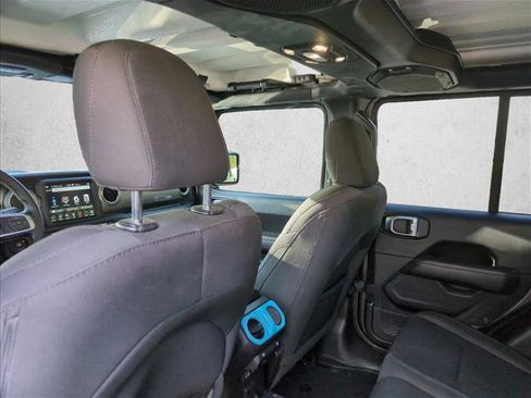 Used 2020 Jeep Gladiator Overland image 16