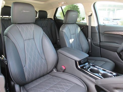 Used 2023 Buick Envision Avenir image 9