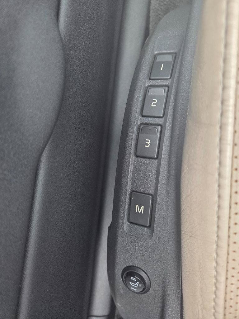 Used 2011 Volvo C70 T5 FWD image 18